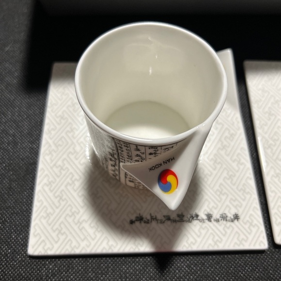 HANKOOK Fine Bone China w/ KOREAN writing ASIAN triangle handle tea cups saucers - Picture 4 of 7